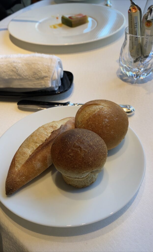 東京會舘フランス料理レストラン「プルニエ」のパン
