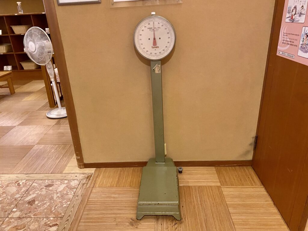 昔ながらの体重計