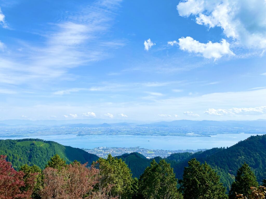 比叡山峰道レストランから琵琶湖を眺める
